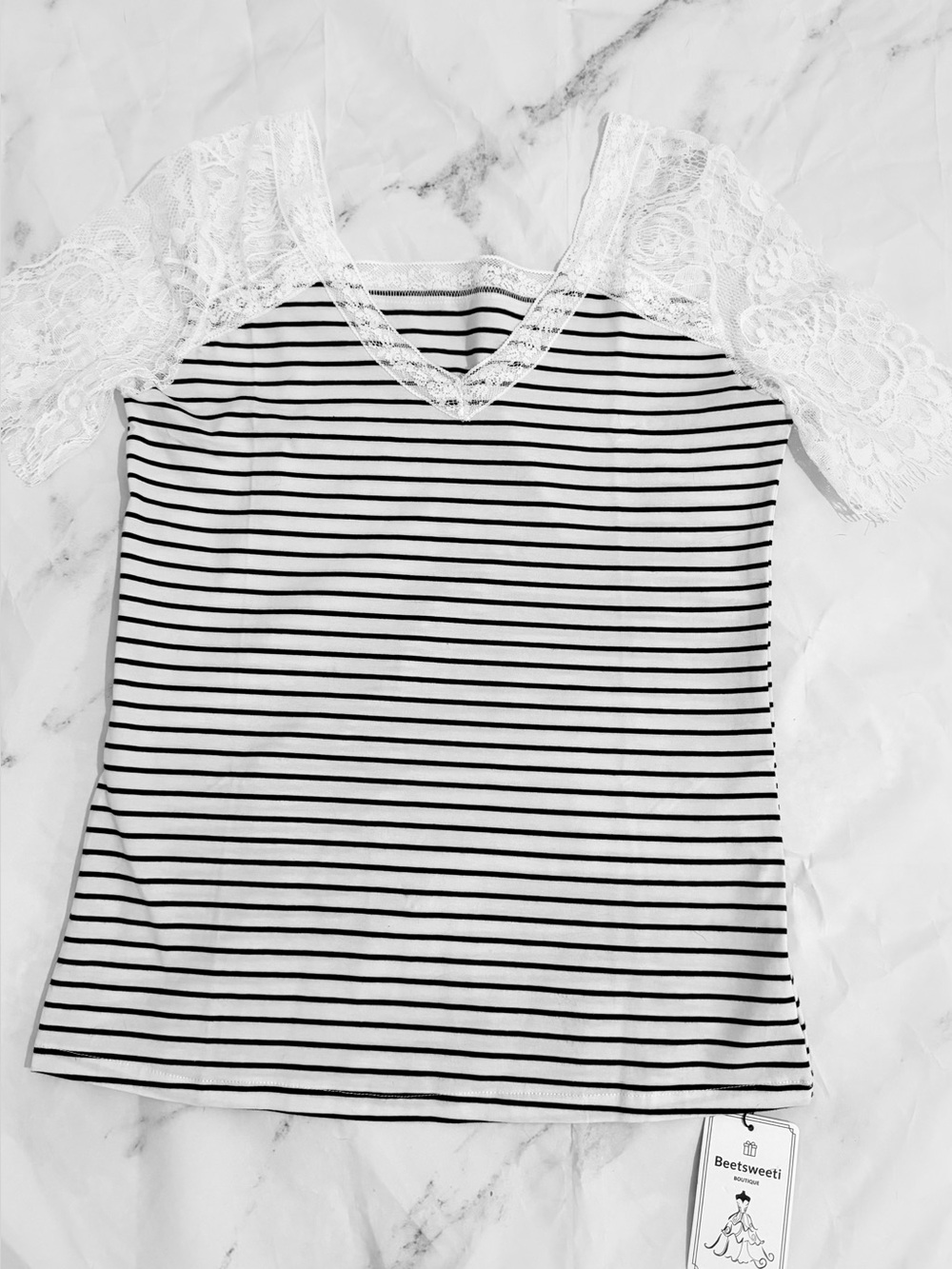 Women’s NWT Beetsweeti black and white V-neck striped shirt with lace sleeves